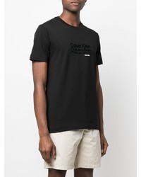 schwarzes T-Shirt mit einem Rundhalsausschnitt von Calvin Klein