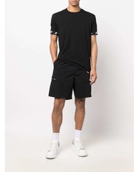 schwarzes T-Shirt mit einem Rundhalsausschnitt von DSQUARED2