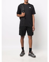 schwarzes T-Shirt mit einem Rundhalsausschnitt von The North Face