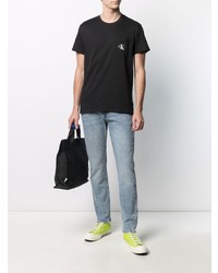 schwarzes T-Shirt mit einem Rundhalsausschnitt von Calvin Klein Jeans