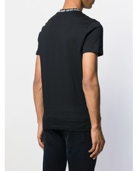 schwarzes T-Shirt mit einem Rundhalsausschnitt von Calvin Klein Jeans