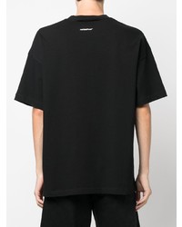 schwarzes T-Shirt mit einem Rundhalsausschnitt von Styland
