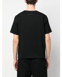 schwarzes T-Shirt mit einem Rundhalsausschnitt von MM6 MAISON MARGIELA