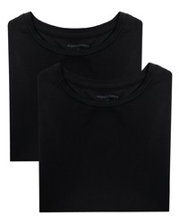 schwarzes T-Shirt mit einem Rundhalsausschnitt von ORGANIC BASICS