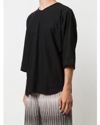 schwarzes T-Shirt mit einem Rundhalsausschnitt von Homme Plissé Issey Miyake