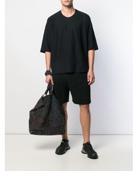 schwarzes T-Shirt mit einem Rundhalsausschnitt von Homme Plissé Issey Miyake