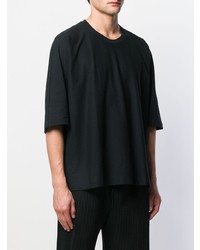 schwarzes T-Shirt mit einem Rundhalsausschnitt von Homme Plissé Issey Miyake