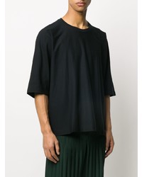 schwarzes T-Shirt mit einem Rundhalsausschnitt von Homme Plissé Issey Miyake