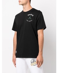 schwarzes T-Shirt mit einem Rundhalsausschnitt von Nike