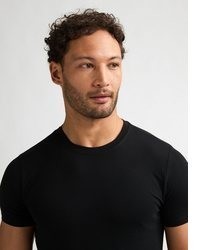 schwarzes T-Shirt mit einem Rundhalsausschnitt von Petrol Industries