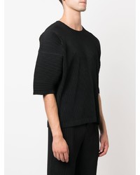 schwarzes T-Shirt mit einem Rundhalsausschnitt von Homme Plissé Issey Miyake