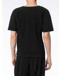 schwarzes T-Shirt mit einem Rundhalsausschnitt von Homme Plissé Issey Miyake