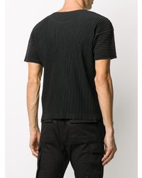 schwarzes T-Shirt mit einem Rundhalsausschnitt von Homme Plissé Issey Miyake