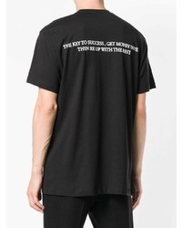 schwarzes T-Shirt mit einem Rundhalsausschnitt von Ih Nom Uh Nit