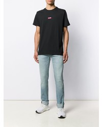 schwarzes T-Shirt mit einem Rundhalsausschnitt von Levi's