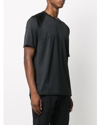 schwarzes T-Shirt mit einem Rundhalsausschnitt von Nike