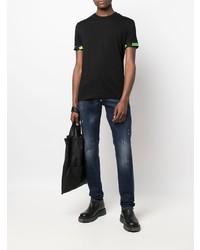 schwarzes T-Shirt mit einem Rundhalsausschnitt von DSQUARED2