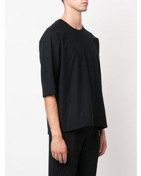 schwarzes T-Shirt mit einem Rundhalsausschnitt von Homme Plissé Issey Miyake