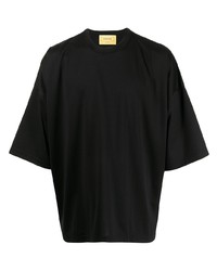 schwarzes T-Shirt mit einem Rundhalsausschnitt von Seven By Seven