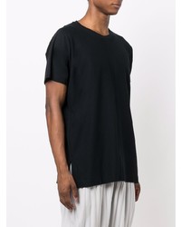 schwarzes T-Shirt mit einem Rundhalsausschnitt von Homme Plissé Issey Miyake