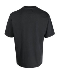 schwarzes T-Shirt mit einem Rundhalsausschnitt von Haikure