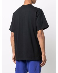 schwarzes T-Shirt mit einem Rundhalsausschnitt von Nike