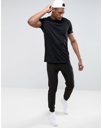 schwarzes T-Shirt mit einem Rundhalsausschnitt von Asos