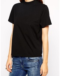 schwarzes T-Shirt mit einem Rundhalsausschnitt von Asos