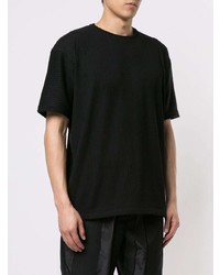 schwarzes T-Shirt mit einem Rundhalsausschnitt von Issey Miyake