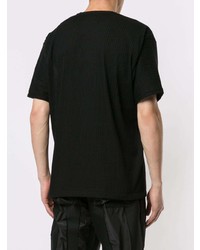 schwarzes T-Shirt mit einem Rundhalsausschnitt von Issey Miyake