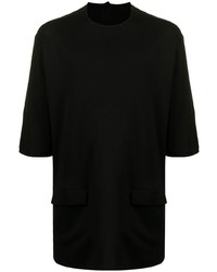 schwarzes T-Shirt mit einem Rundhalsausschnitt von The Viridi-anne