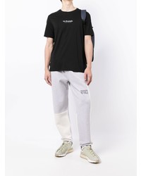 schwarzes T-Shirt mit einem Rundhalsausschnitt von Armani Exchange