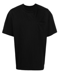 schwarzes T-Shirt mit einem Rundhalsausschnitt von Winnie NY