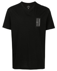 schwarzes T-Shirt mit einem V-Ausschnitt von Armani Exchange