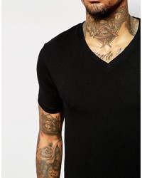 schwarzes T-Shirt mit einem V-Ausschnitt von Asos