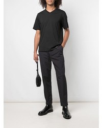 schwarzes T-Shirt mit einem V-Ausschnitt von 3.1 Phillip Lim