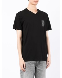 schwarzes T-Shirt mit einem V-Ausschnitt von Armani Exchange