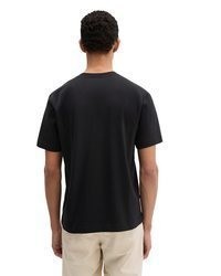 schwarzes T-Shirt mit einem V-Ausschnitt von Marc O'Polo