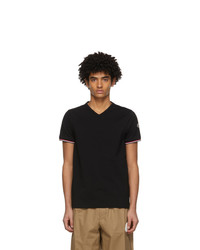 schwarzes T-Shirt mit einem V-Ausschnitt von Moncler