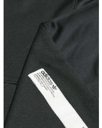schwarzes T-Shirt mit einem V-Ausschnitt von adidas