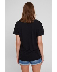 schwarzes T-Shirt mit einem V-Ausschnitt von OXXO
