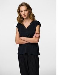 schwarzes T-Shirt mit einem V-Ausschnitt von Pieces