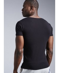schwarzes T-Shirt mit einem V-Ausschnitt von Sir Charles