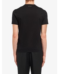 schwarzes T-Shirt mit einem V-Ausschnitt von Prada