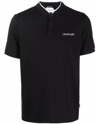 schwarzes T-shirt mit einer Knopfleiste von Calvin Klein