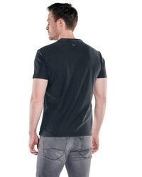 schwarzes T-shirt mit einer Knopfleiste von ENGBERS