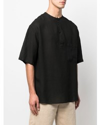 schwarzes T-shirt mit einer Knopfleiste von Costumein