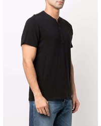 schwarzes T-shirt mit einer Knopfleiste von rag & bone