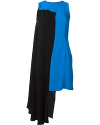 schwarzes und blaues gerade geschnittenes Kleid