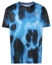 schwarzes und blaues Mit Batikmuster T-Shirt mit einem Rundhalsausschnitt von New Balance
